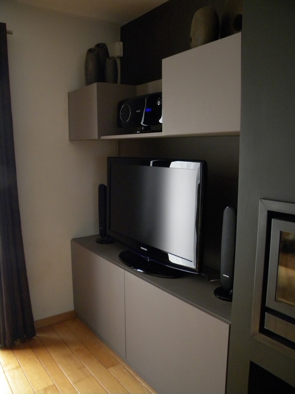 Conception de mobilier sur mesure pour un meuble TV home cinema