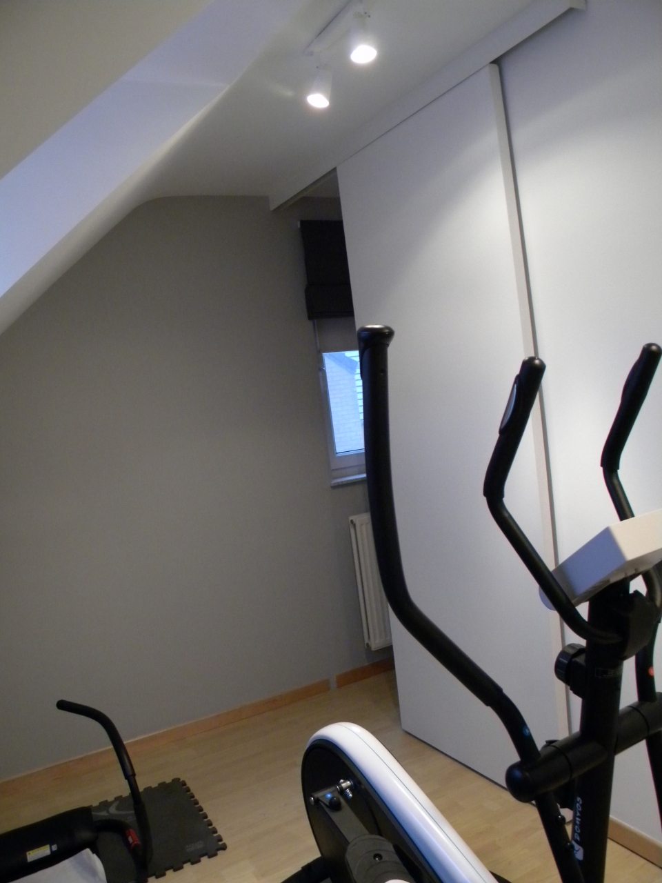Conception de mobilier sur mesure pour une salle de sport